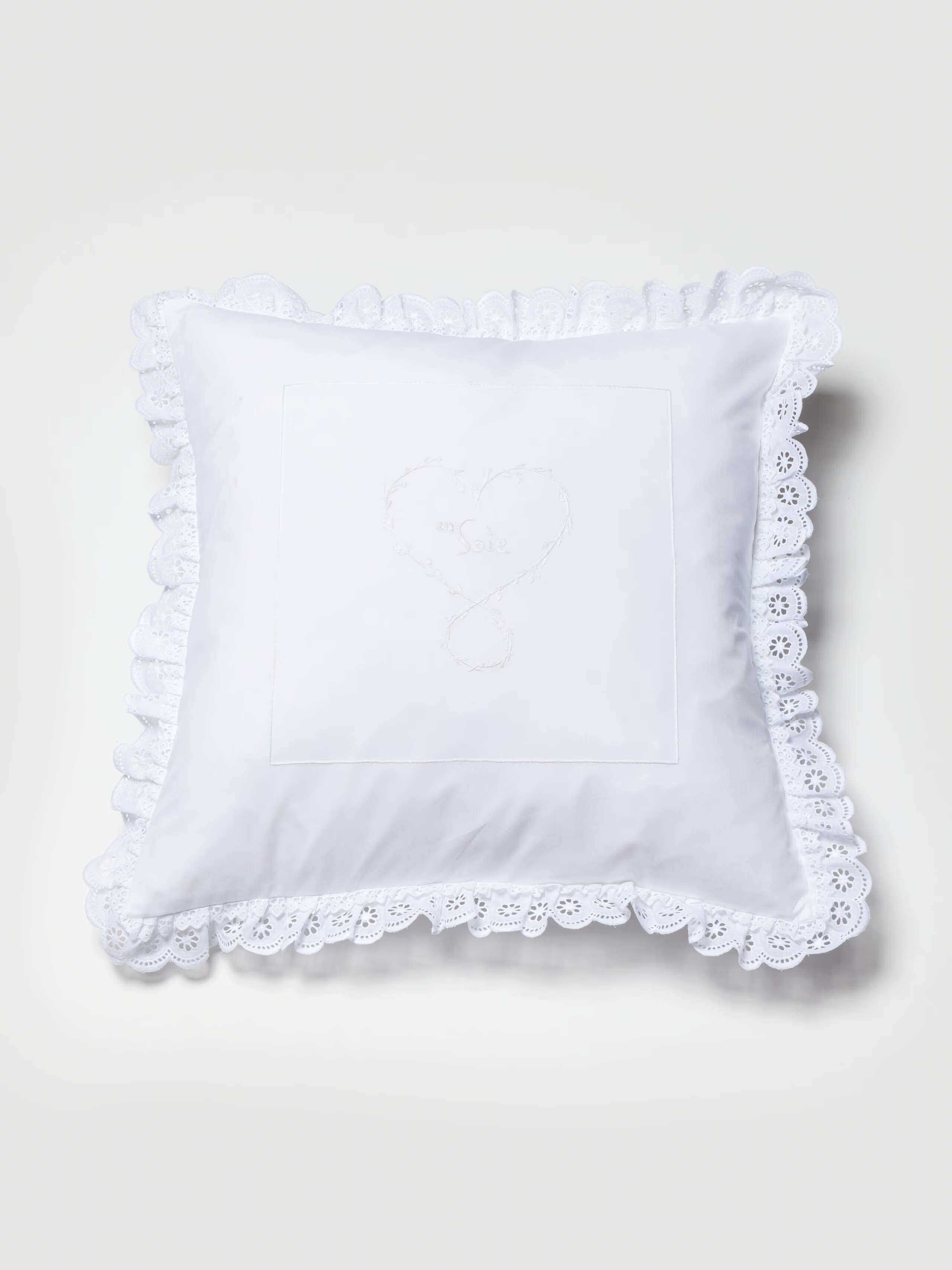 Mila Pillow with cotton lace frame 45cm x 45cm with embroidered enSoie heart and logo