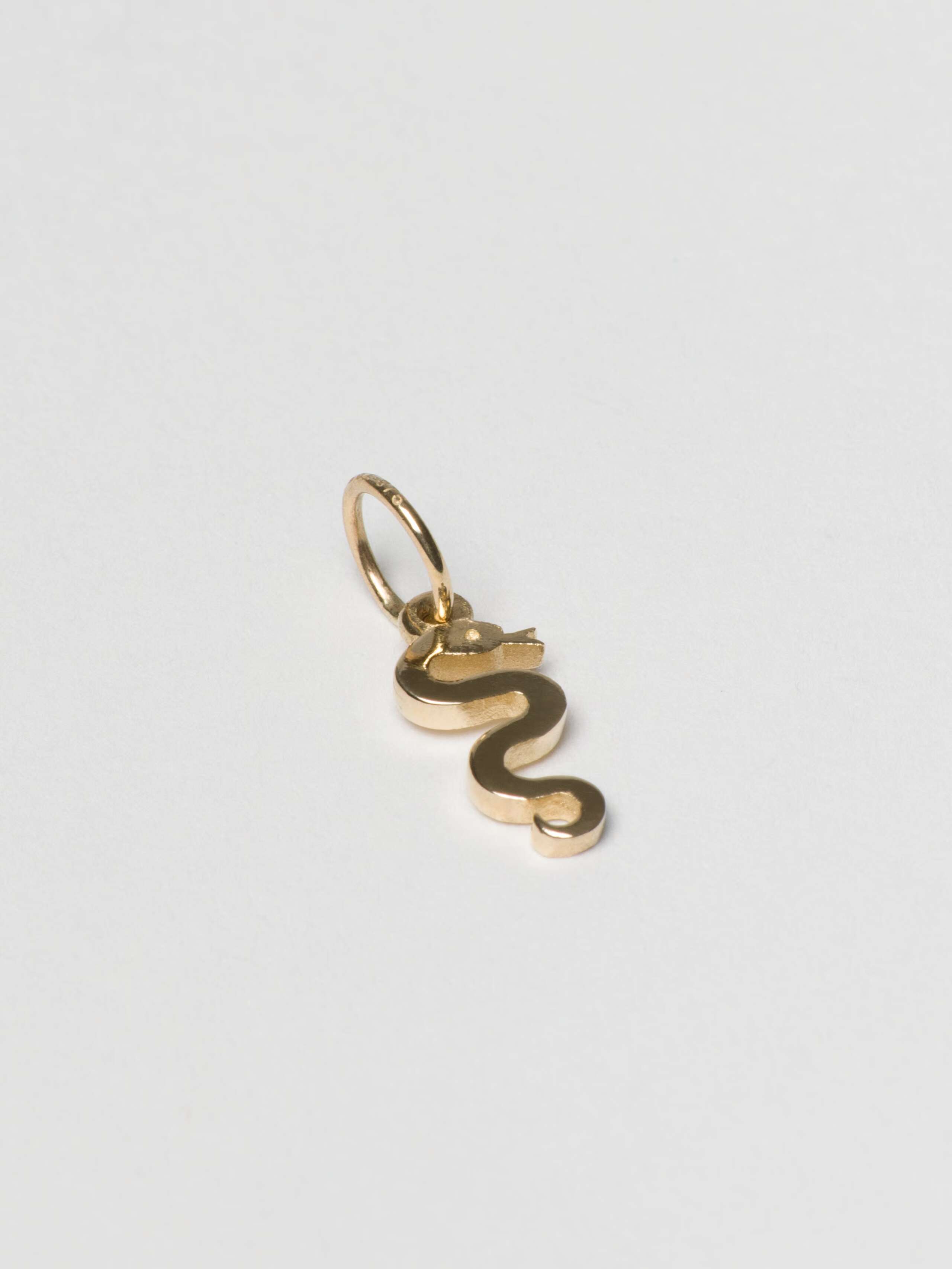 micro snake pendant in 9 karat gold