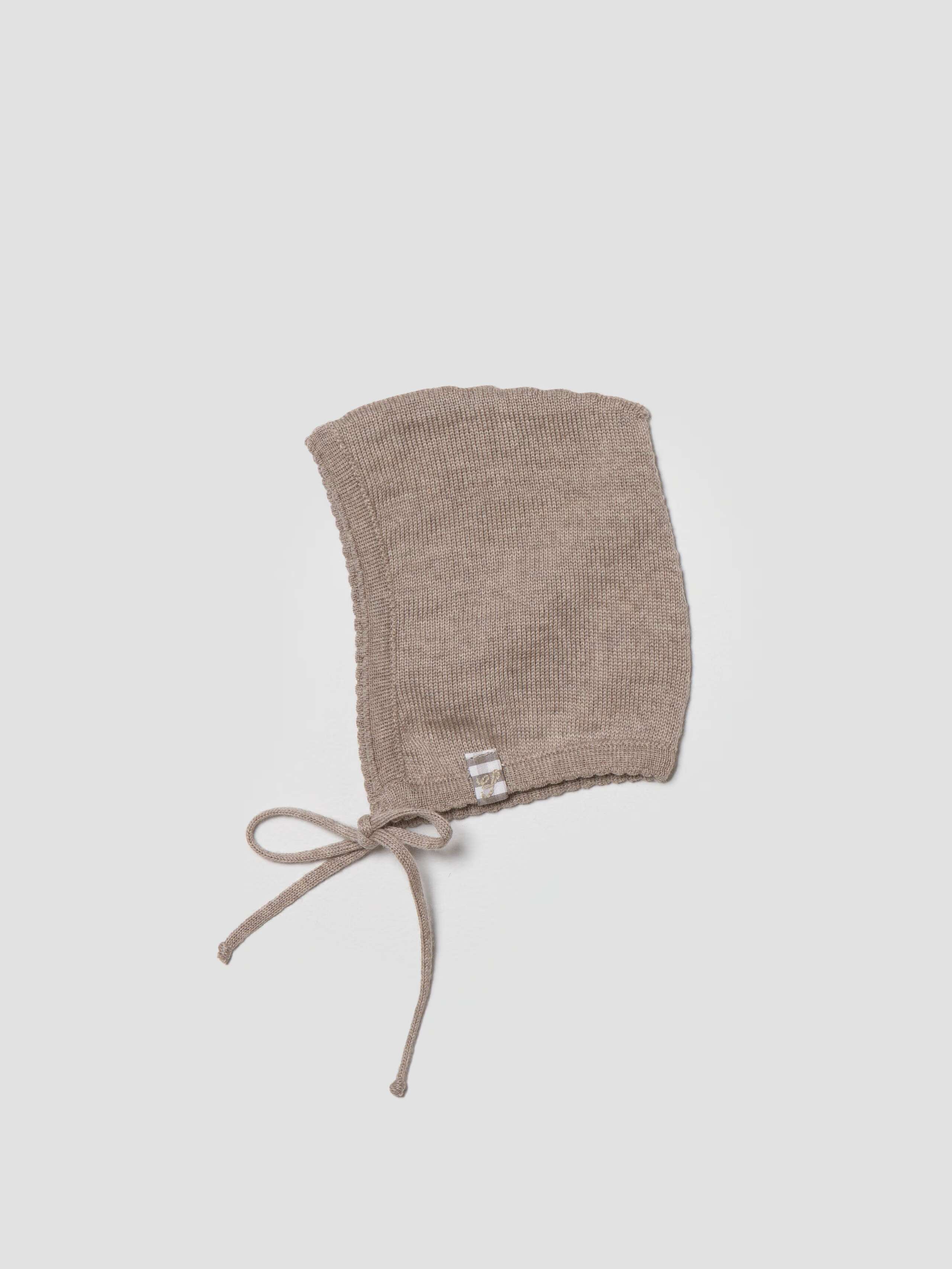 product shot of NEW BB fine knit bonnet beige 