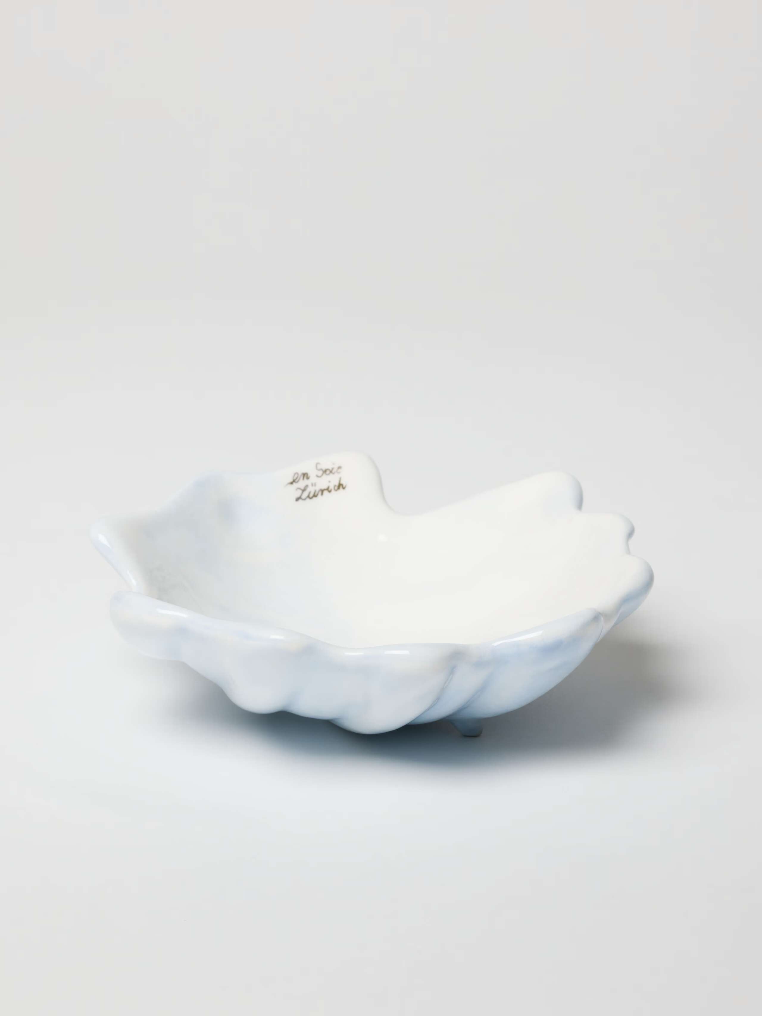Shell bowl in light blue
