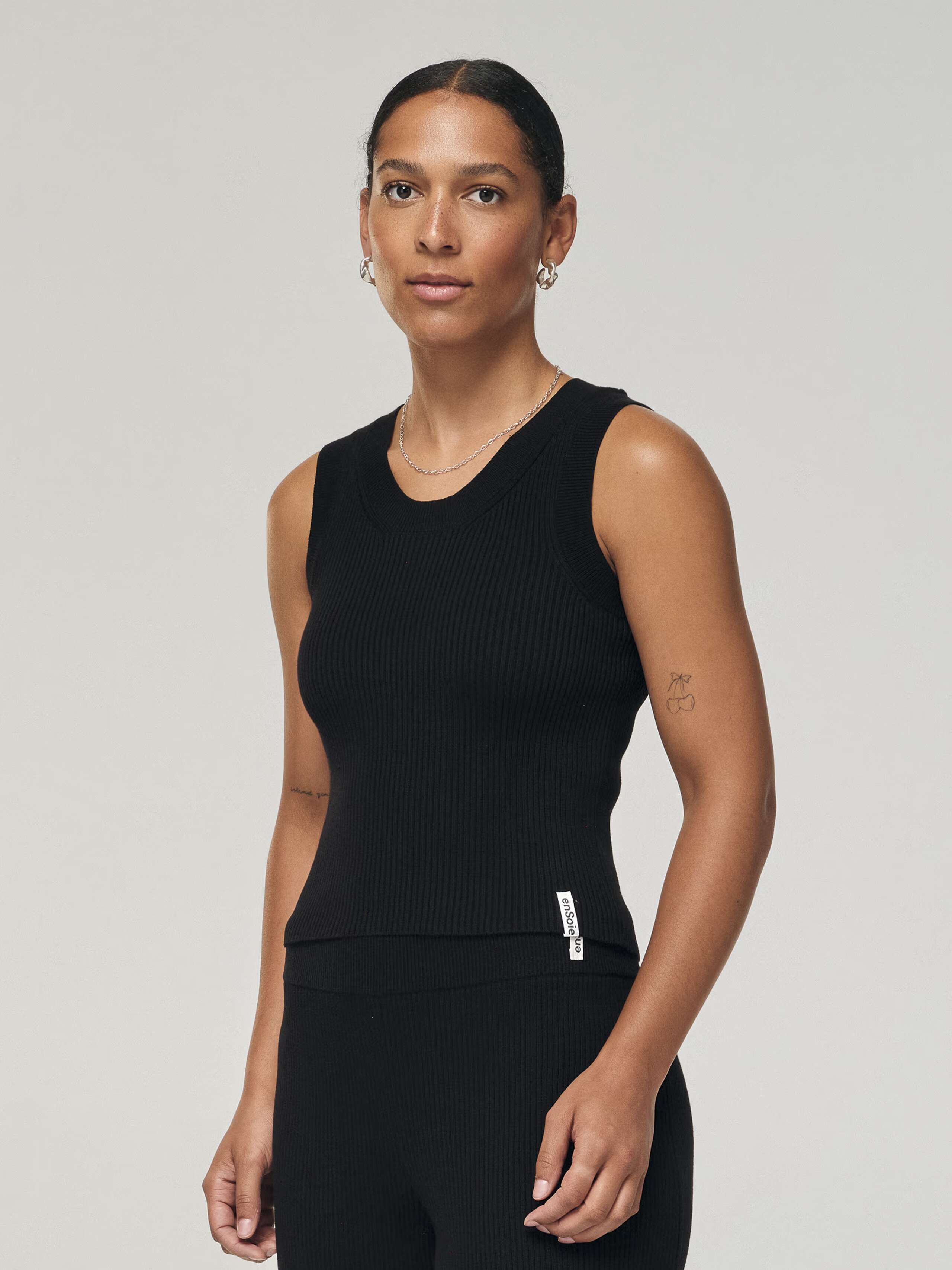 Geri top in black