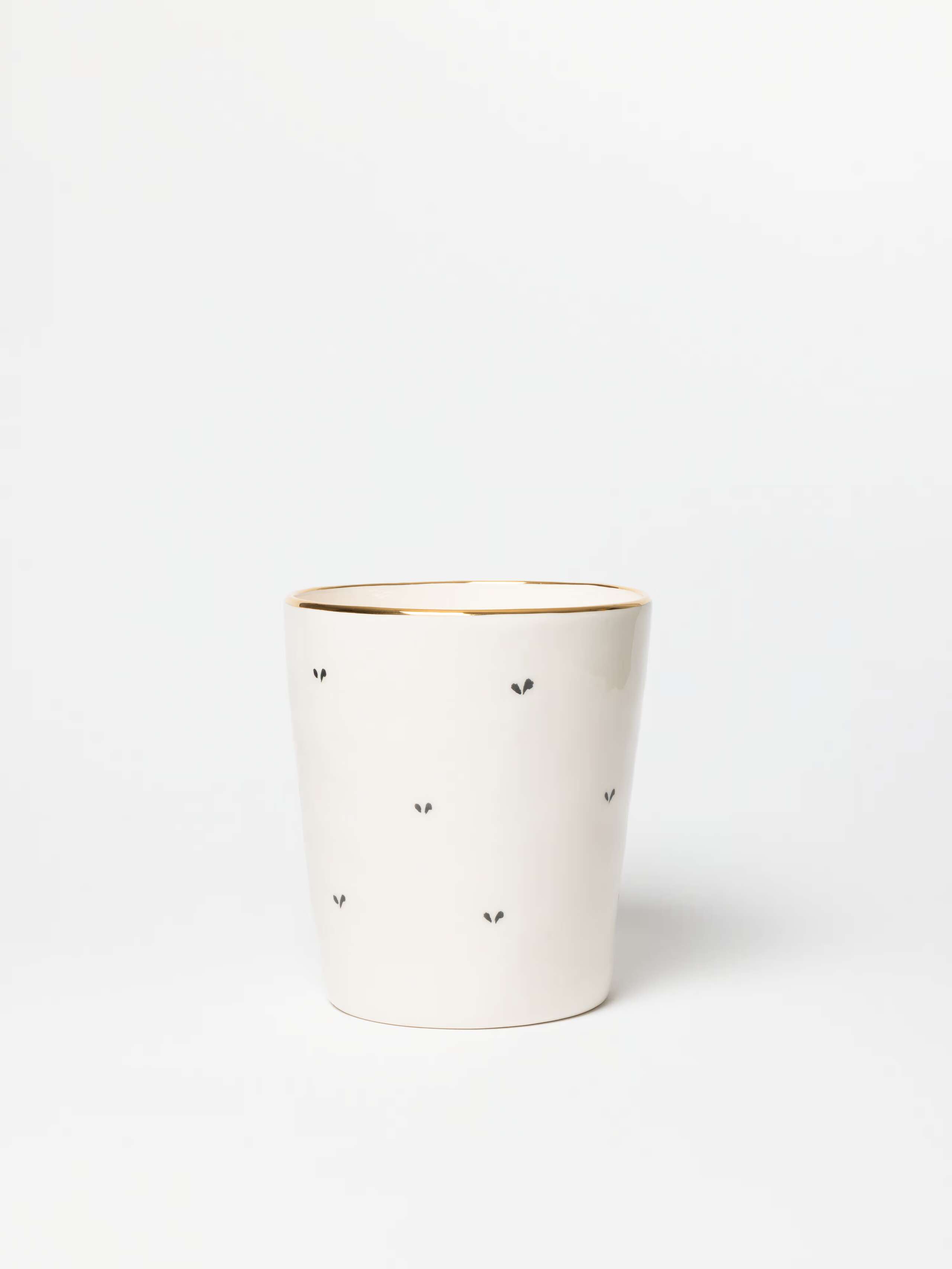 Product Shot of M vase Short  in Ermine