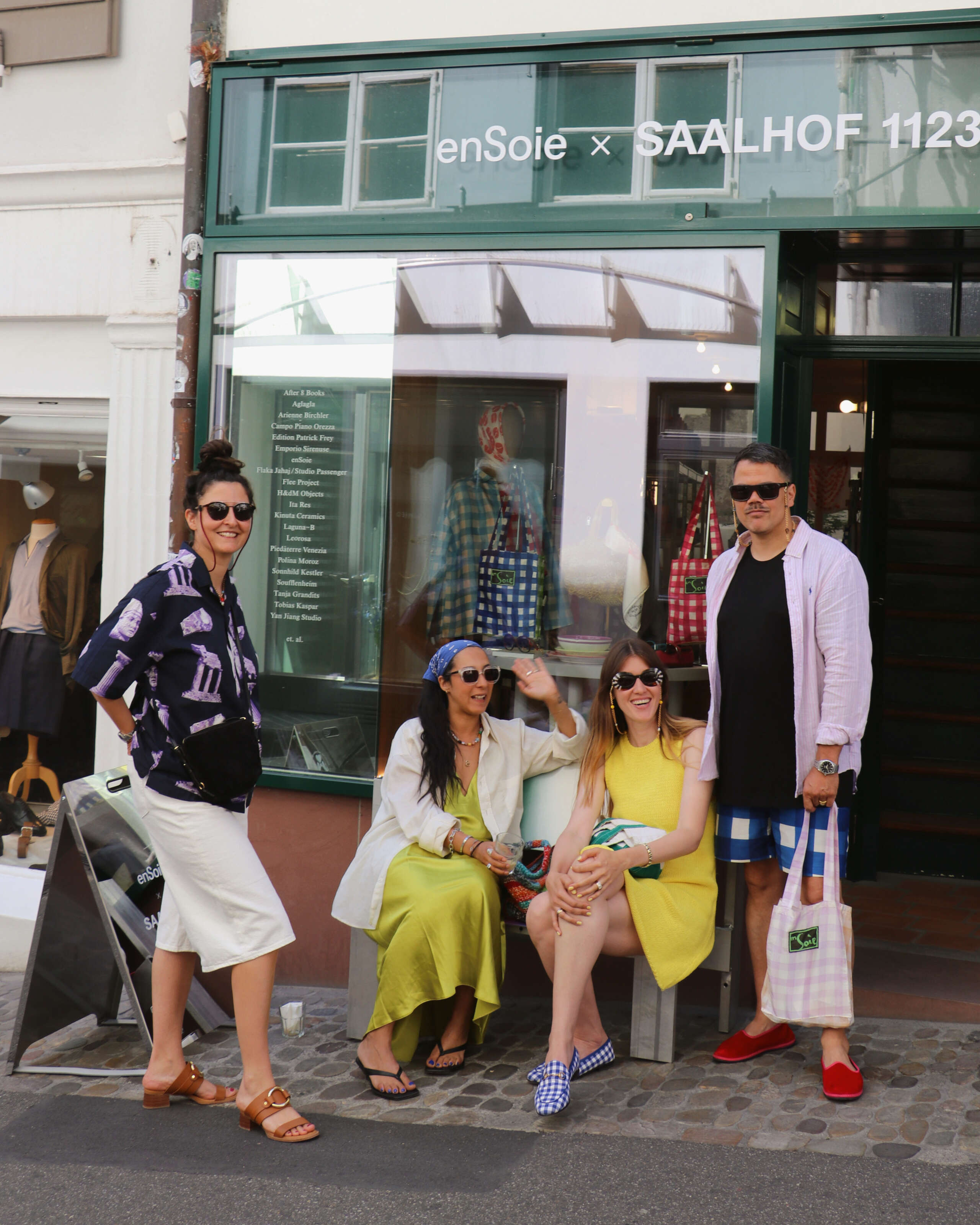 Picture of a group of people in front of Maison enSoie Basel