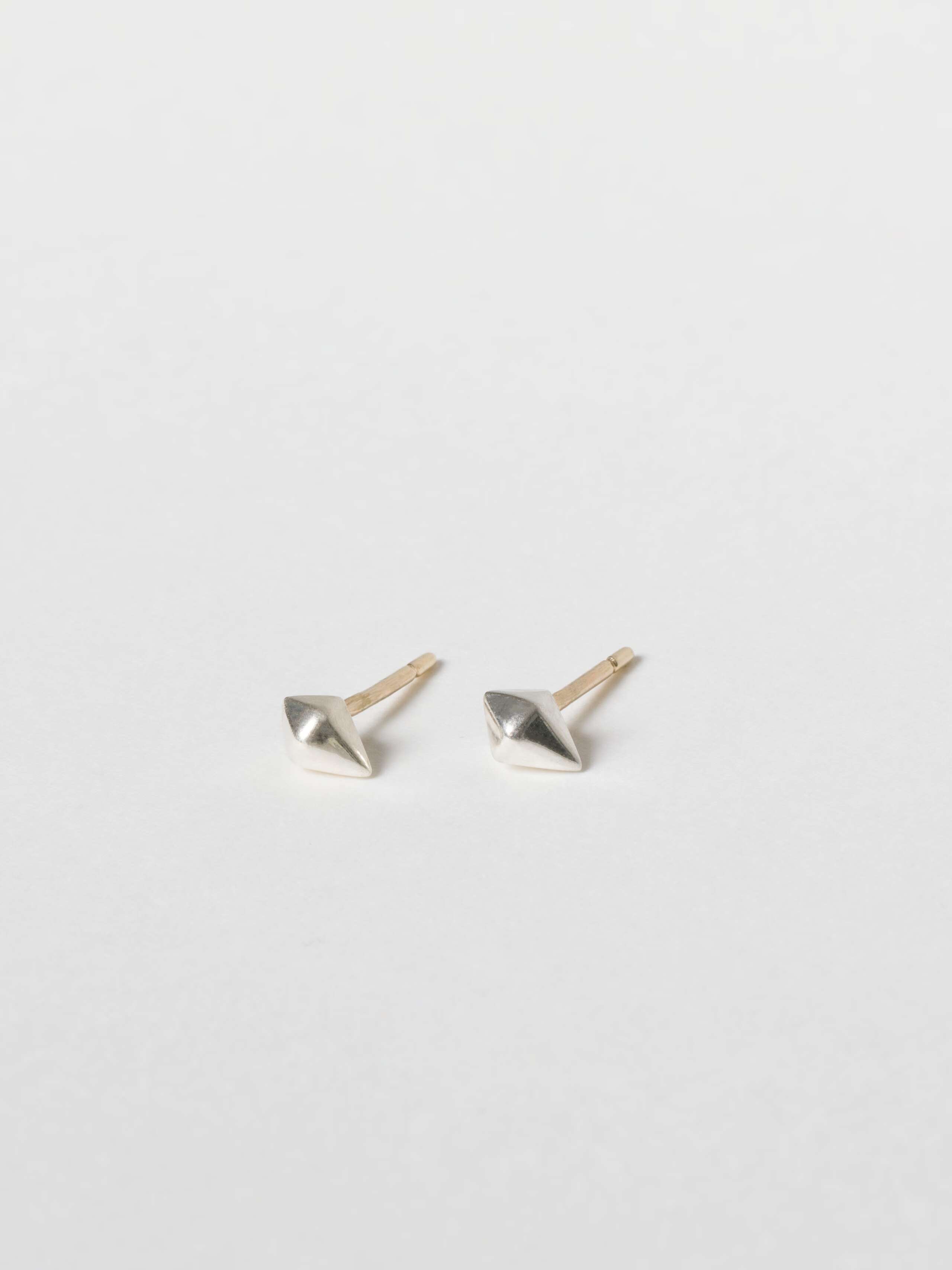 Rhomb ear studs in sterling silver