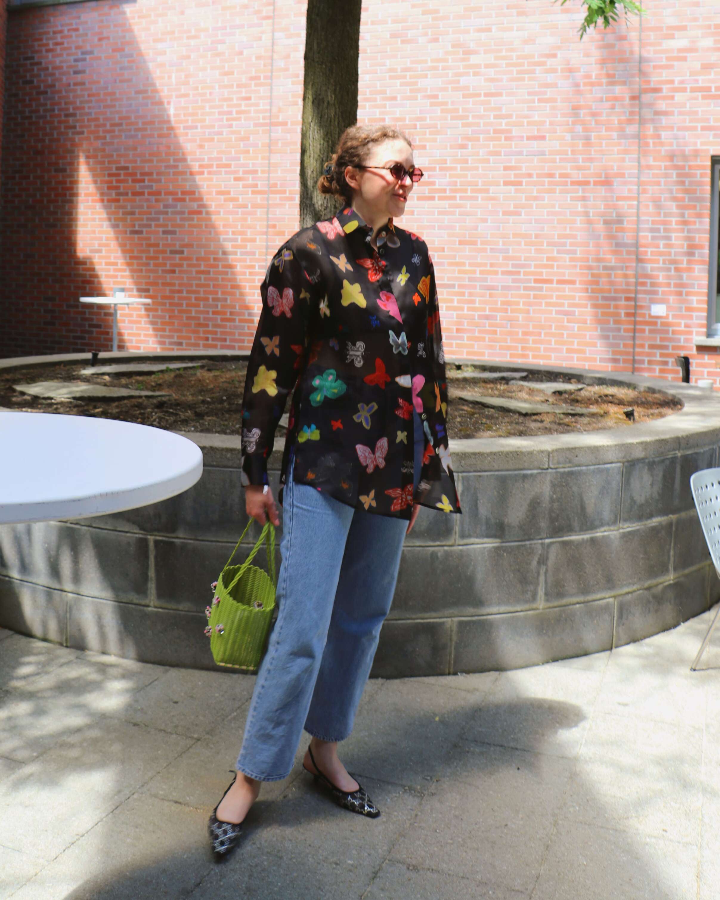 Picture of a young women in Basel wearing a colourful blouse from enSoie
