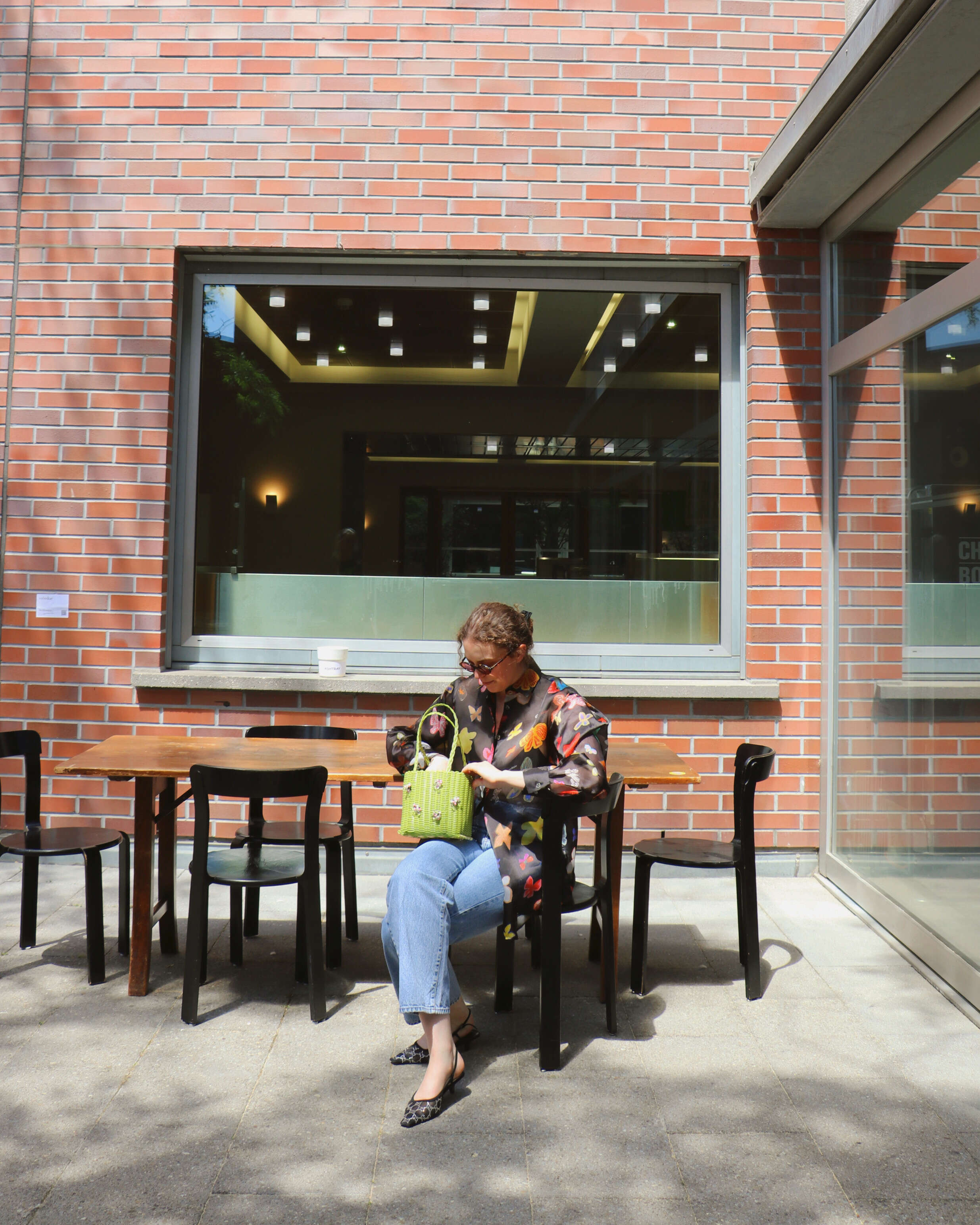 Picture of a young women in Basel wearing a colourful blouse from enSoie 